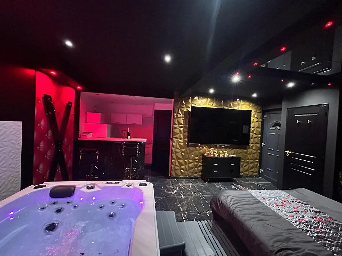 Love Room, La Parenthese Toulon 0*,  France